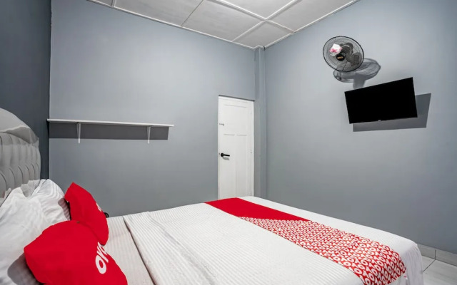SUPER OYO Gandaria Guest House Near Masjid Raya Sumatera Barat