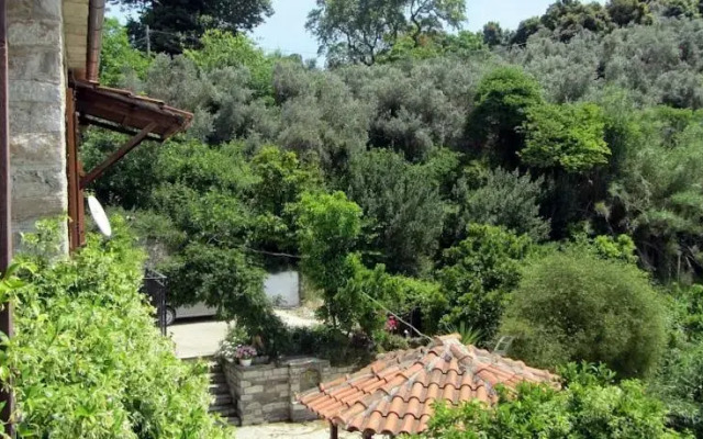 Tsorni Hill House