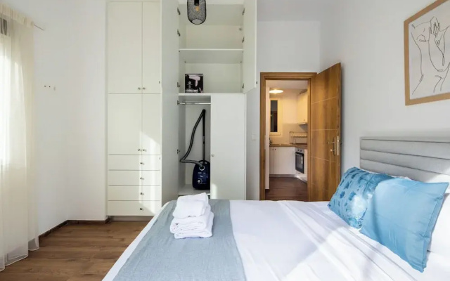 Alex's 2-Bedroom Apartment in Athens