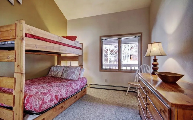 Tyra Chalet 336 - Ski-In/Ski-Out by RedAwning