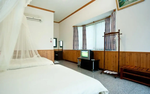 Hofeng Xiangcun B&B