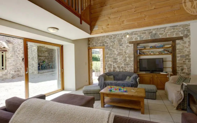Gîte Croizet-sur-Gand, 7 pièces, 12 personnes - FR-1-496-25