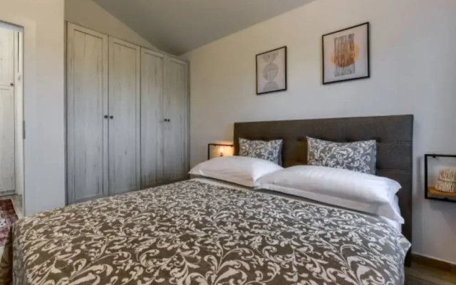 Rustic Villa Perosa With Heated Pool
