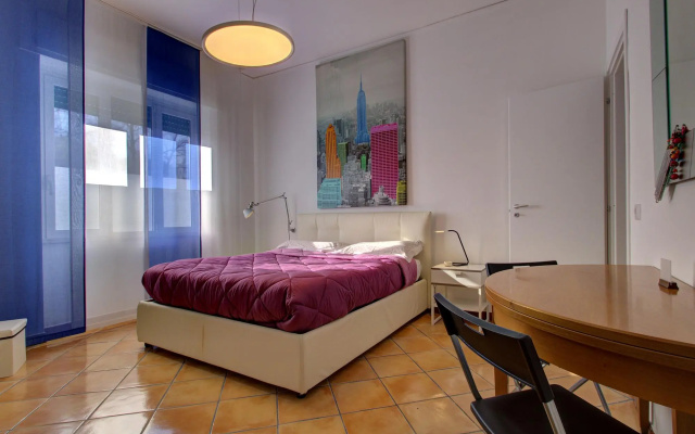 VOMERO-ROSSINI restored, 4 pax, 2 bath, wifi, aircond