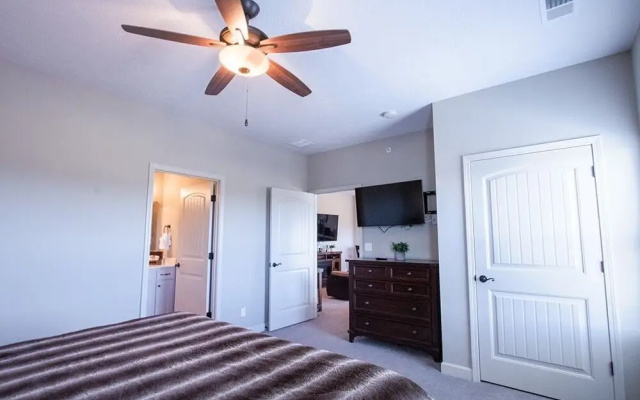 Red Tee 6 Bedroom Condo