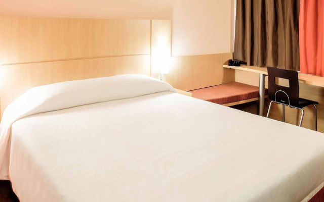 Ajax Hotel