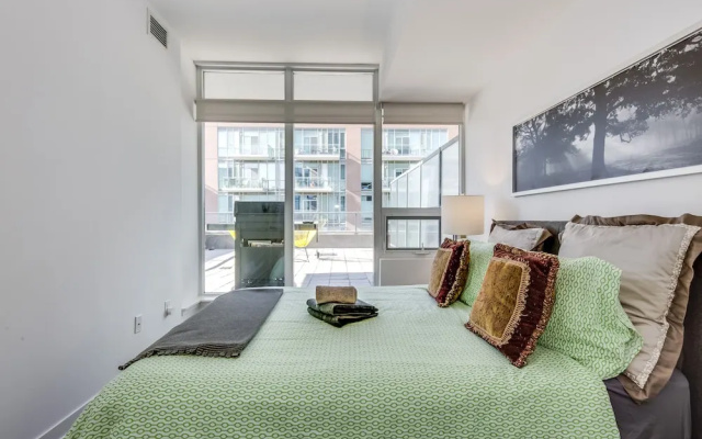 Stylish New 2BR Luxury Condo w Parking