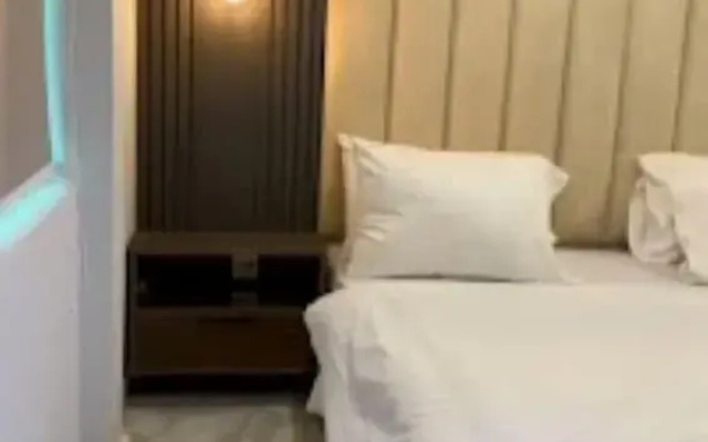 Eleve Hotel
