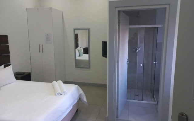 Triple9 Hatfield Guesthouse