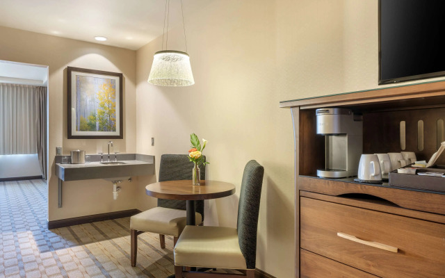 Best Western Premier Boulder Falls Inn