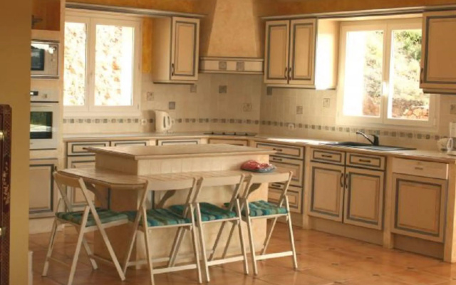 Cozy Villa in Roquebrun with Swimming Pool