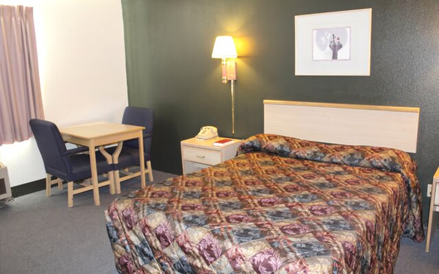 Отель Goodnite Inn and Suites комната для гостей