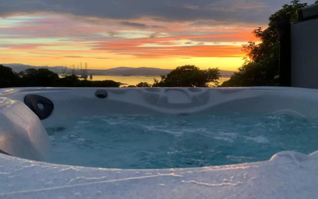 Sutor Coops The Nest with Hot Tub
