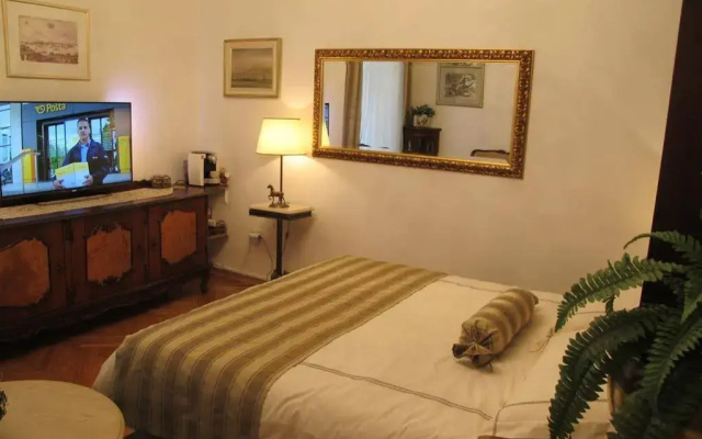 Central Palace Apartment