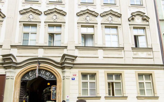 Отель Friday Songs Apartments Чехия, Прага - отзывы, цены и фото номеров - забронировать отель Friday Songs Apartments онлайн вид на фасад