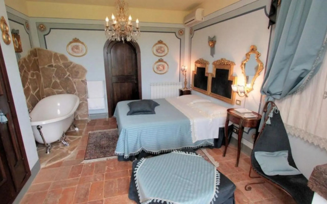Independent Farmhouse With 7 Bedrooms and Pool Lago Trasimeno-luna Chiara