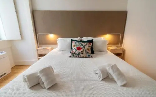 Baixa Cozy I by Lisbonne Collection
