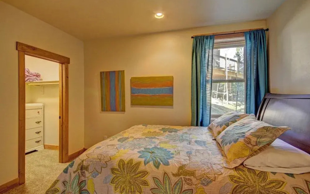 Maggie Point 3 Br condo by RedAwning