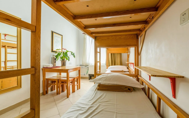 Zhaolong International Youth Hostel