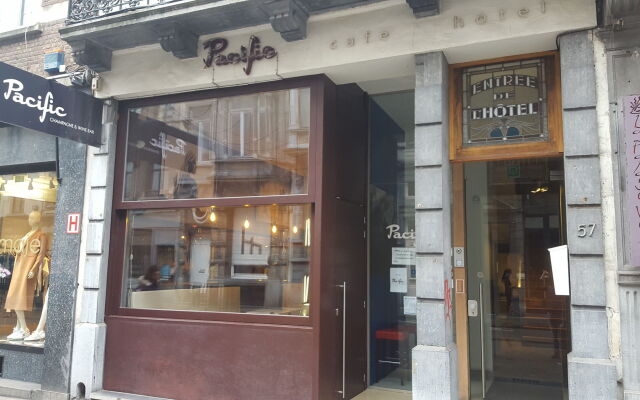 Hotel Cafe Pacific вид на фасад