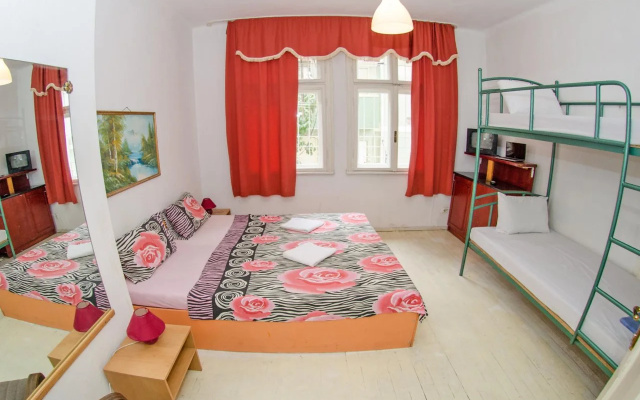 Ivani Hostel and B&B