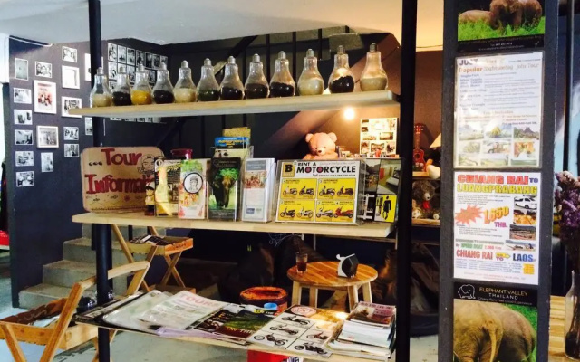 Norn Nung Len Cafe & Hostel