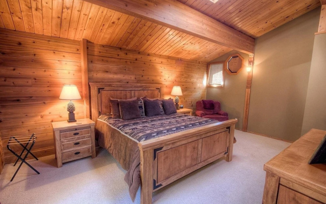 The Bass Chalet 3 Bedroom Home by RedAwning