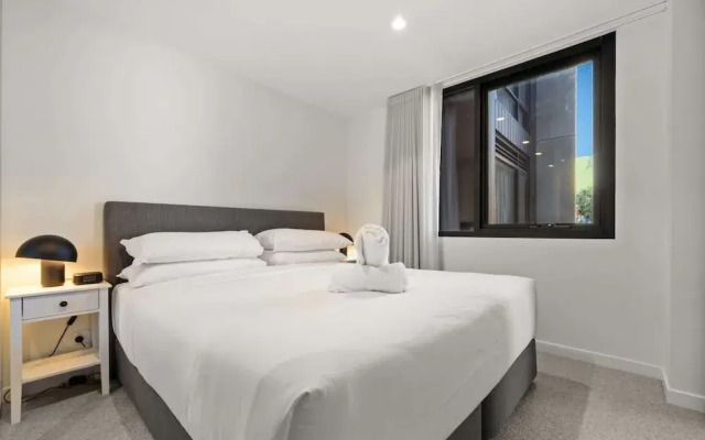 High-end 1-bed Pad in Braddon With Outdoor Dining