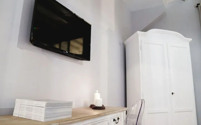 Art Apartment Black & White