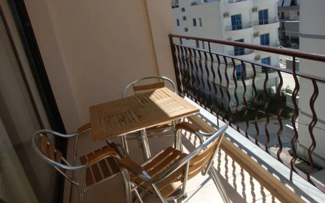 Nikos Hotel and Apartments