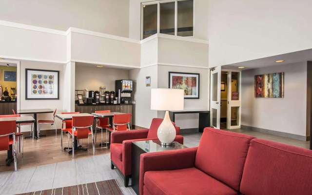 Clarion Pointe