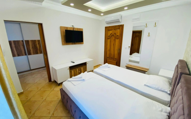 Hotel Llolla