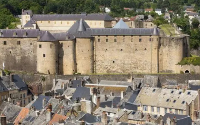 Studio dans vieux magasin 1800
