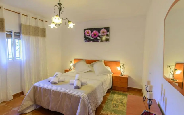 Casa Hidalgo Villanueva de la Concepcion by Ruralidays