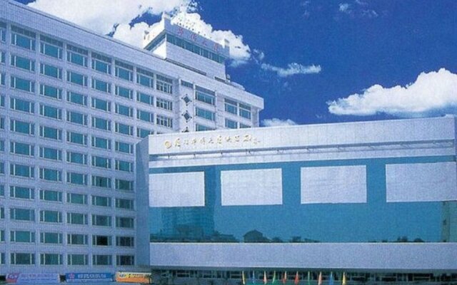 Отель Xiamen Huaqiao Hotel Китай, Сямынь - отзывы, цены и фото номеров - забронировать отель Xiamen Huaqiao Hotel онлайн вид на фасад