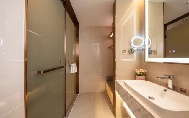 Vienna Hotel (Nanshan Science and Technology Park Wanxiang Tiandi Store)