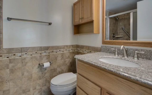 Capri 1710 - 2 Br Condo