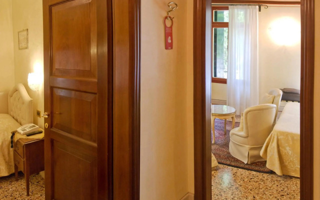 Pensione Accademia - Villa Maravege