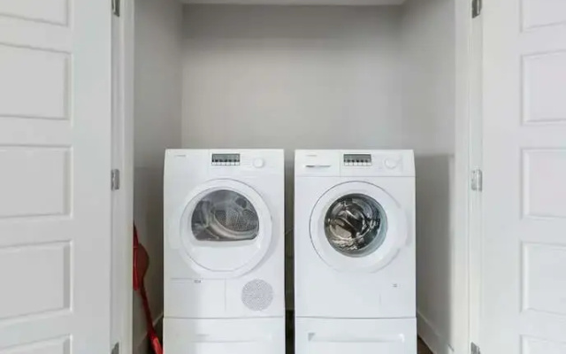 Luxury 1BR Condos in California Building