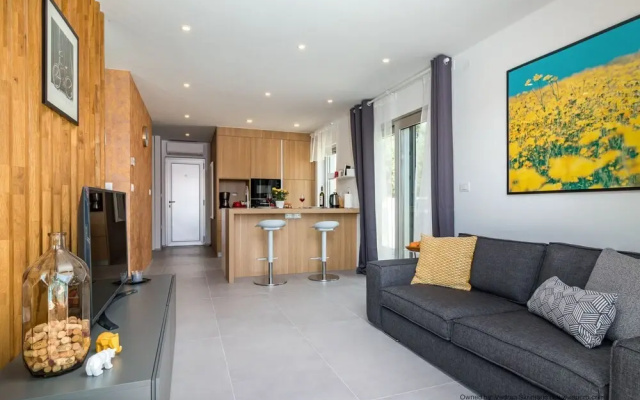 Villa for two Person With Pool in Peroj