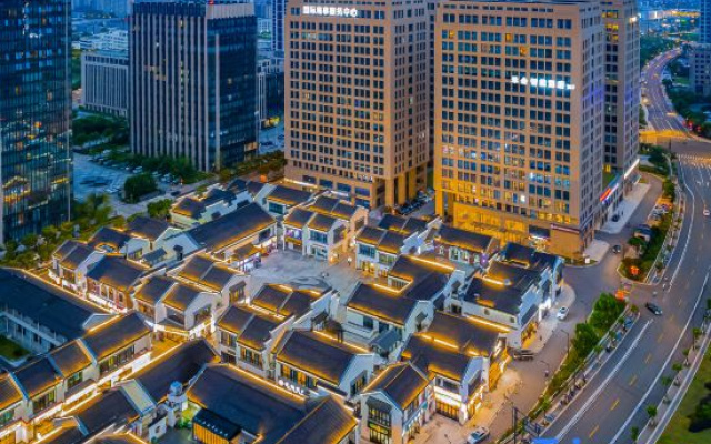 Meihe Intelligent Hotel (New Town Baolong Plaza)