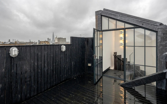 Skyline Water Front Penthouse Apartment