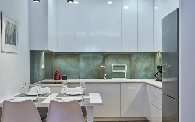 Elite Living 2bd Apt next to Hilton-Ilisia Park