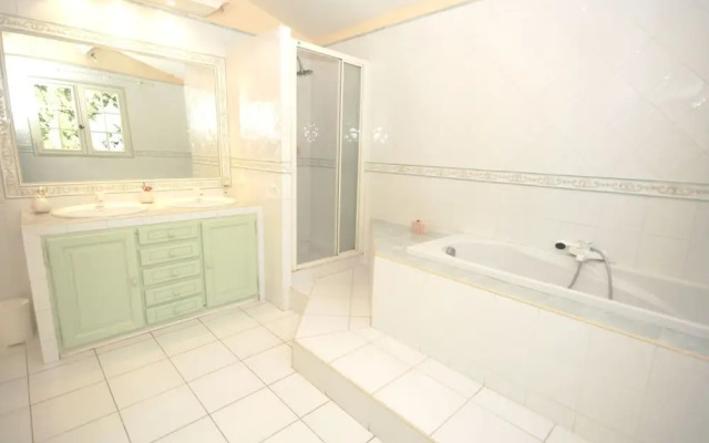 Holiday Home in Le Thor With Private Pool