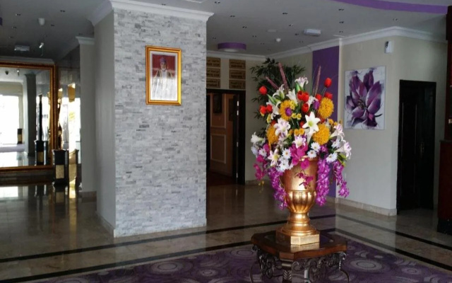 Royal Gardens Hotel