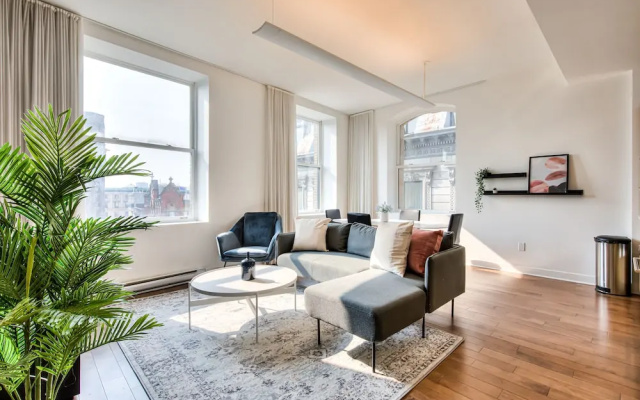 The taliane Superbe Condo 2BDR Montreal