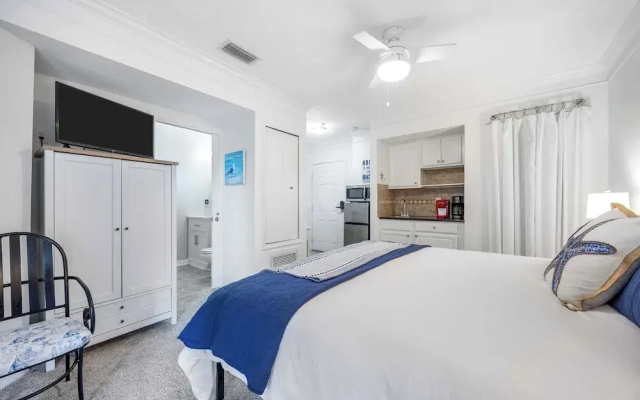 Ocean Hibiscus Retreat For 8
