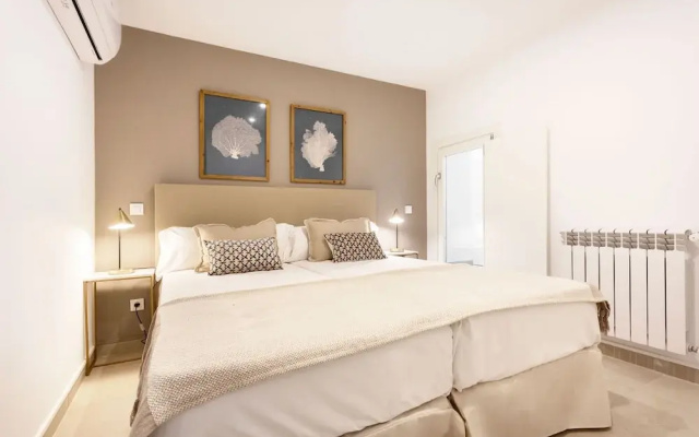 Lovely 2-bedroom Apartment in Exclusive Area of Madrid Madrazo V