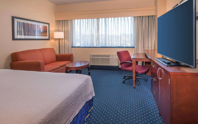 Courtyard by Marriott Arlington Crystal City/Reagan National