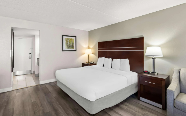 Best Western Luxbury Inn Fort Wayne